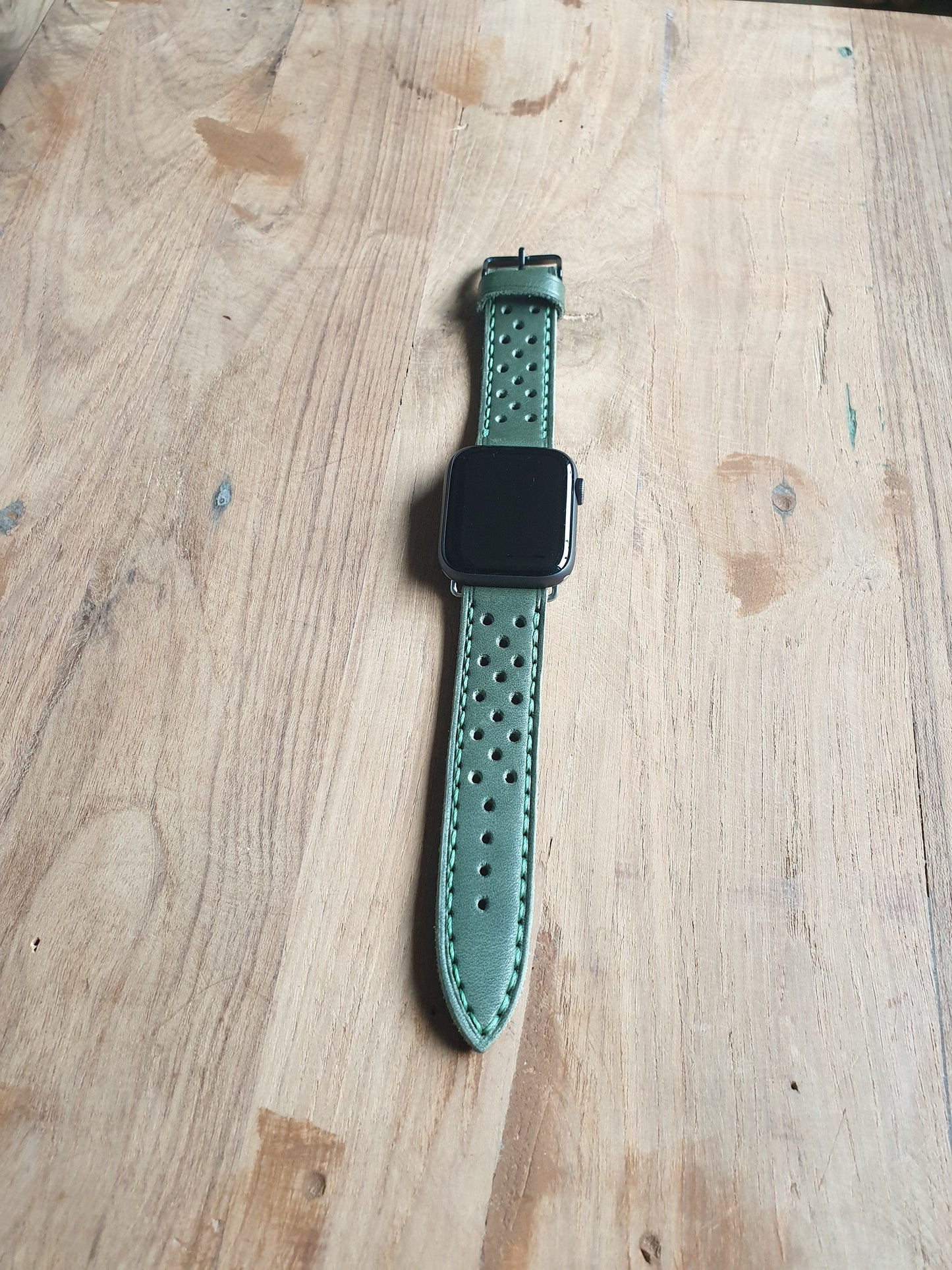 Indianleathercraft Handmade green leather apple watch strap