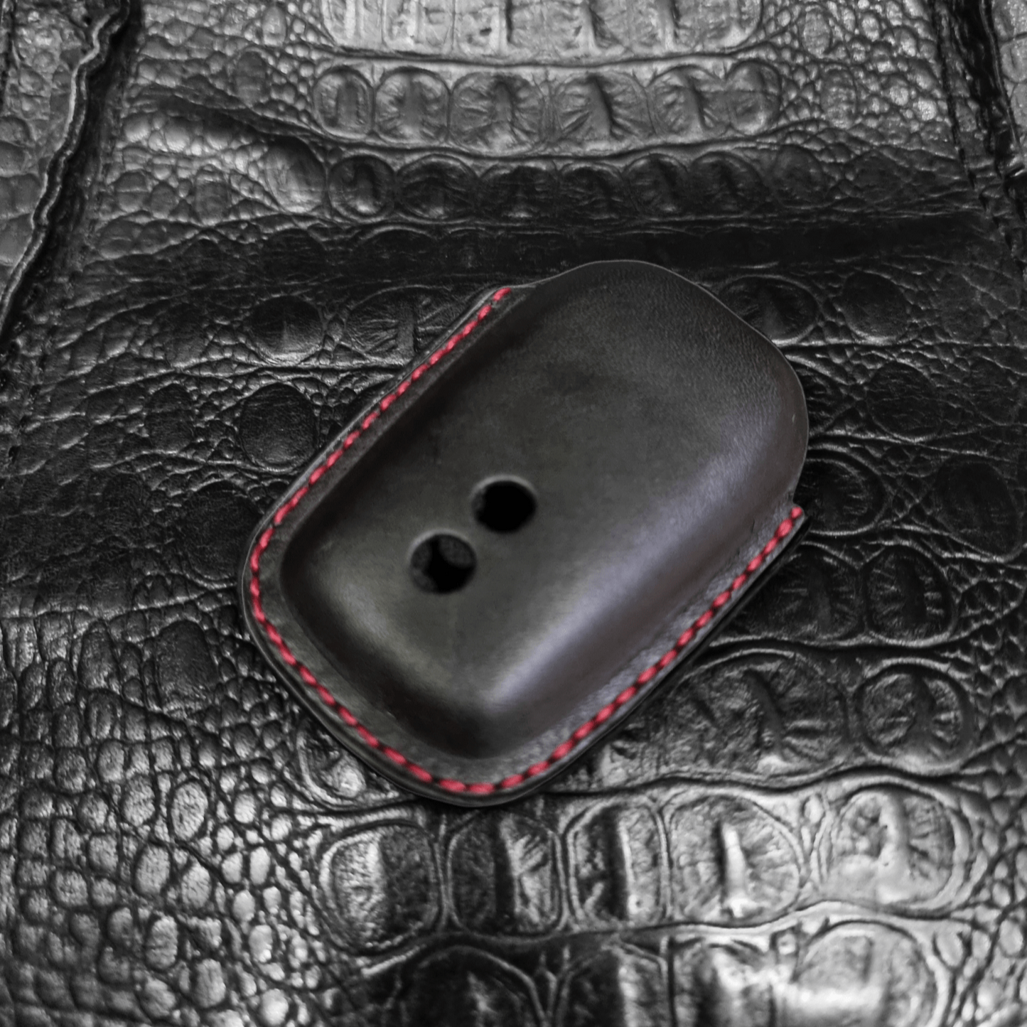 Indianleathercraft Toyota innova leather case