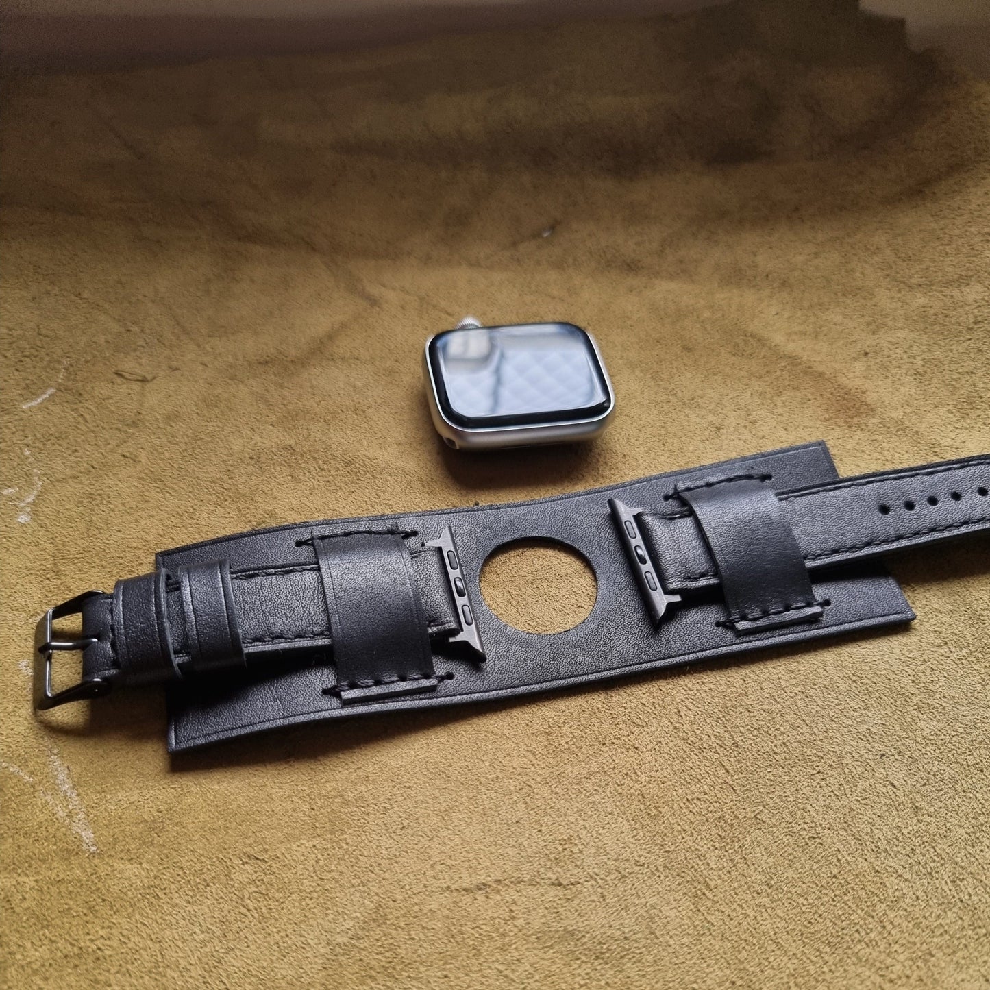 Indianleathercraft Watch Bands Series 4 / 42mm / Black Apple watch cuff leather strap