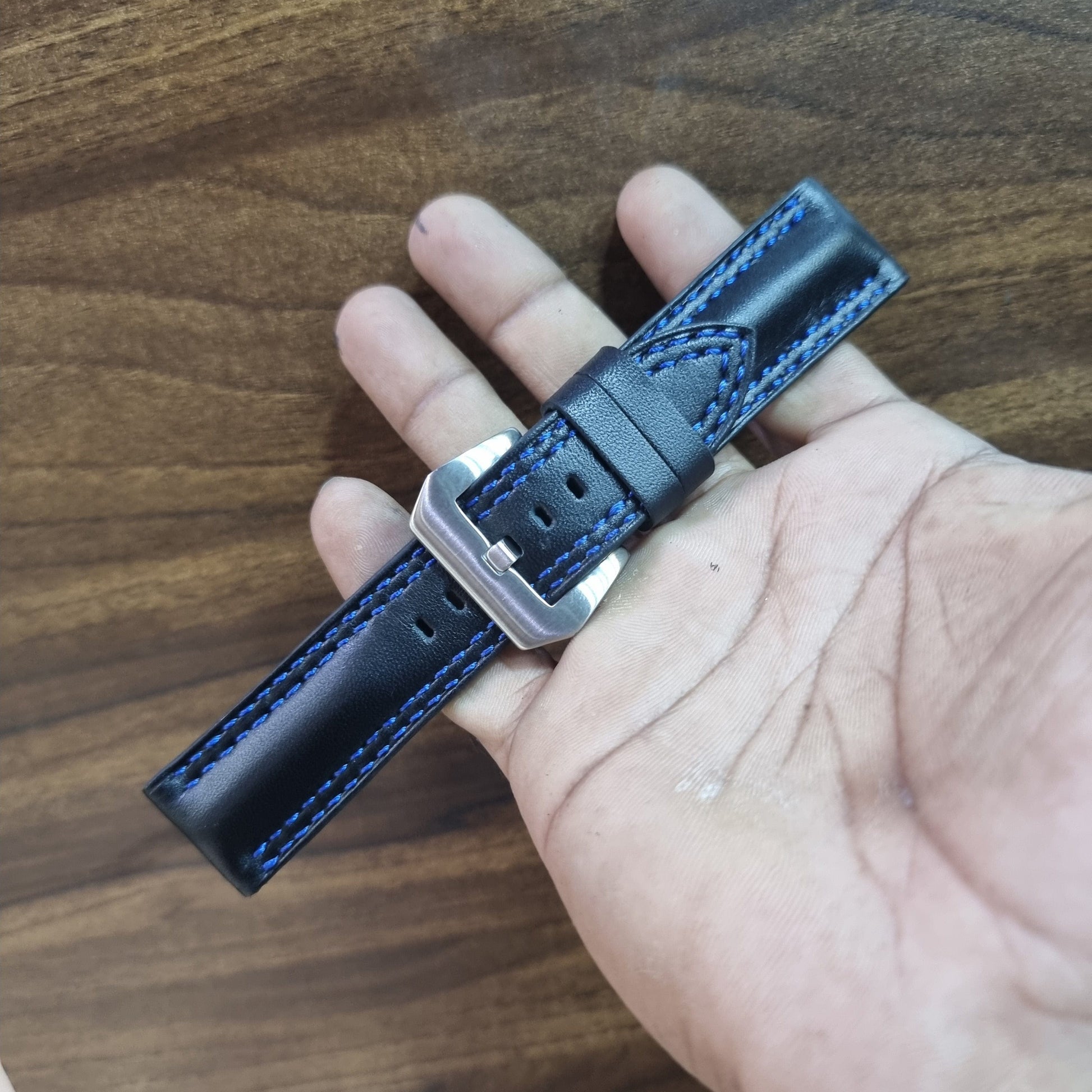 Indianleathercraft 22mm Black leather strap muscular padded