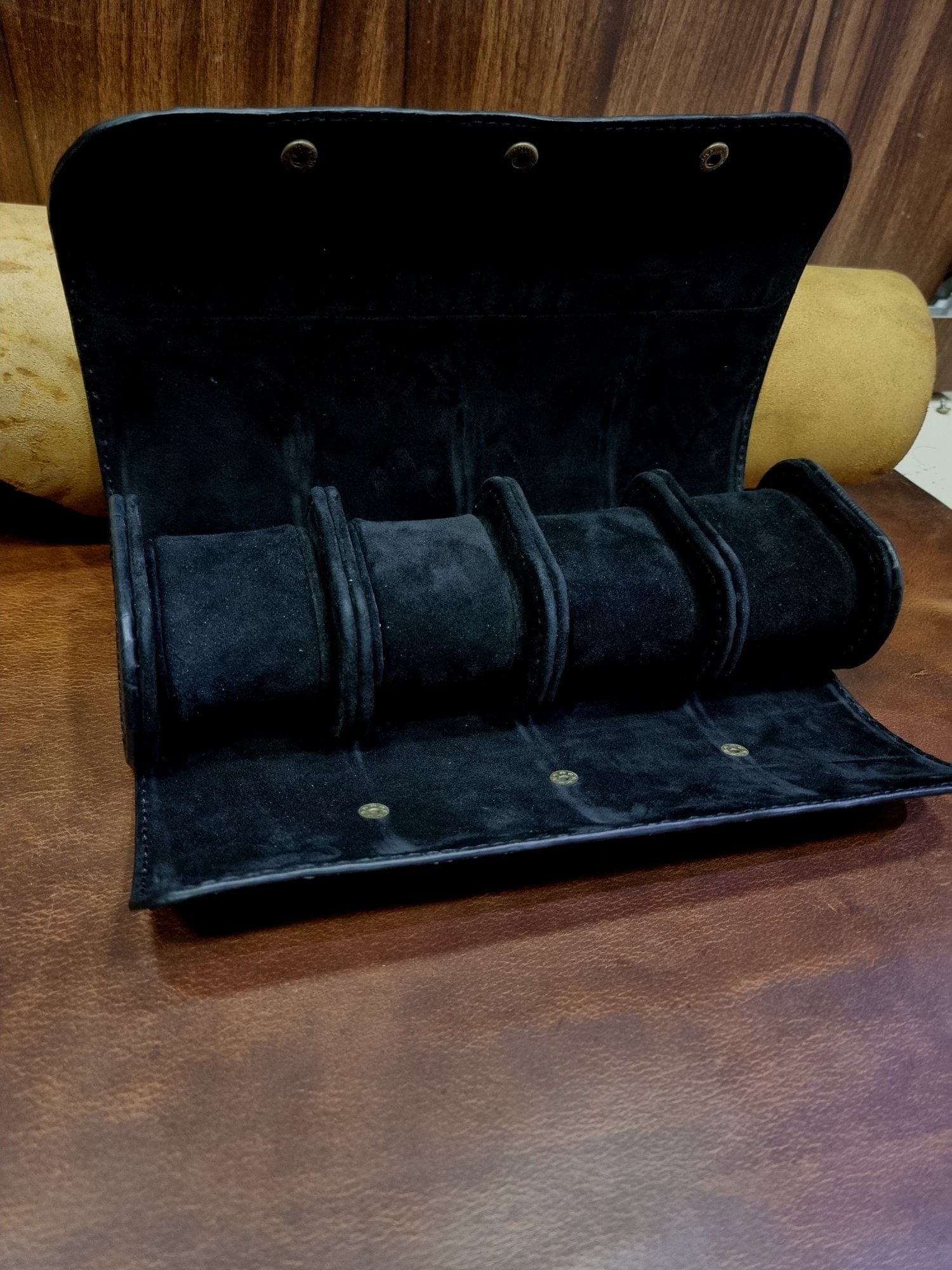 Indianleathercraft 4 watch leather case