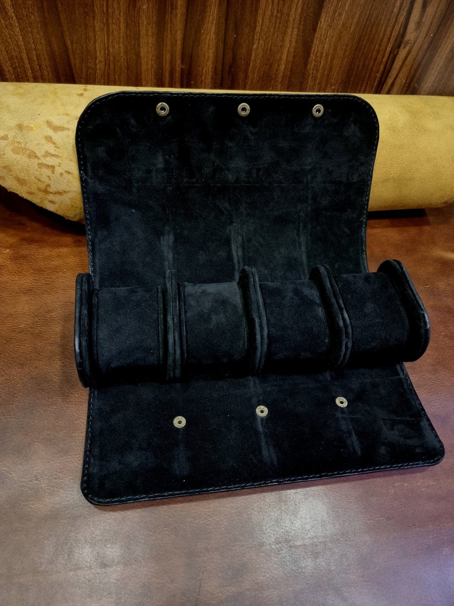 Indianleathercraft 4 watch leather case