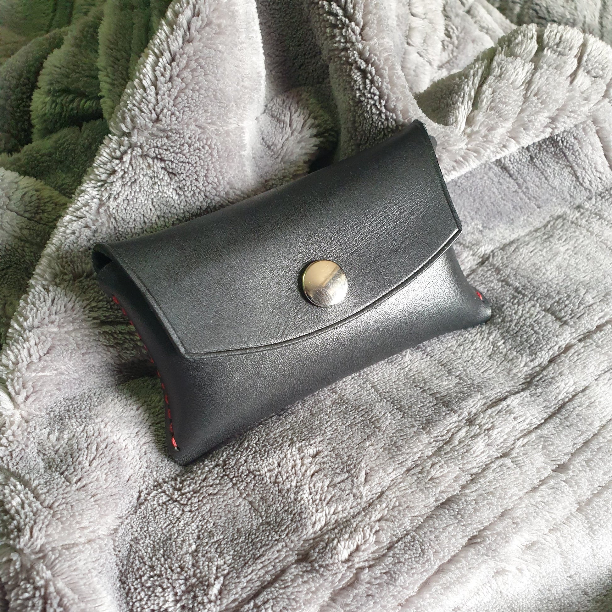 Indianleathercraft Black Handmade leather card holder