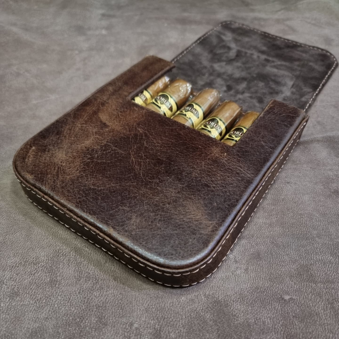 Handmade leather cigar case