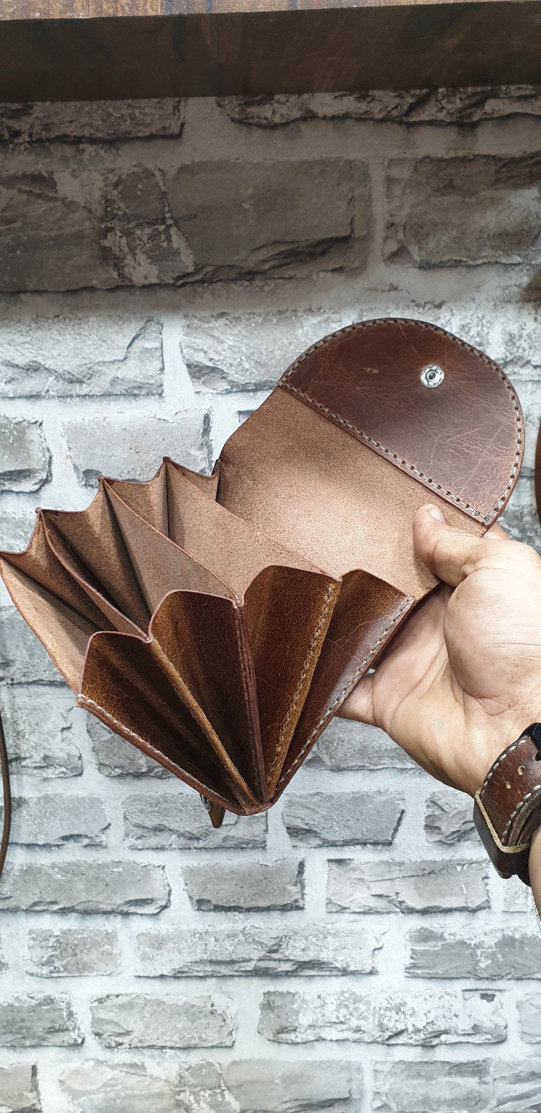 Indianleathercraft Handmade accordion pattern leather wallet