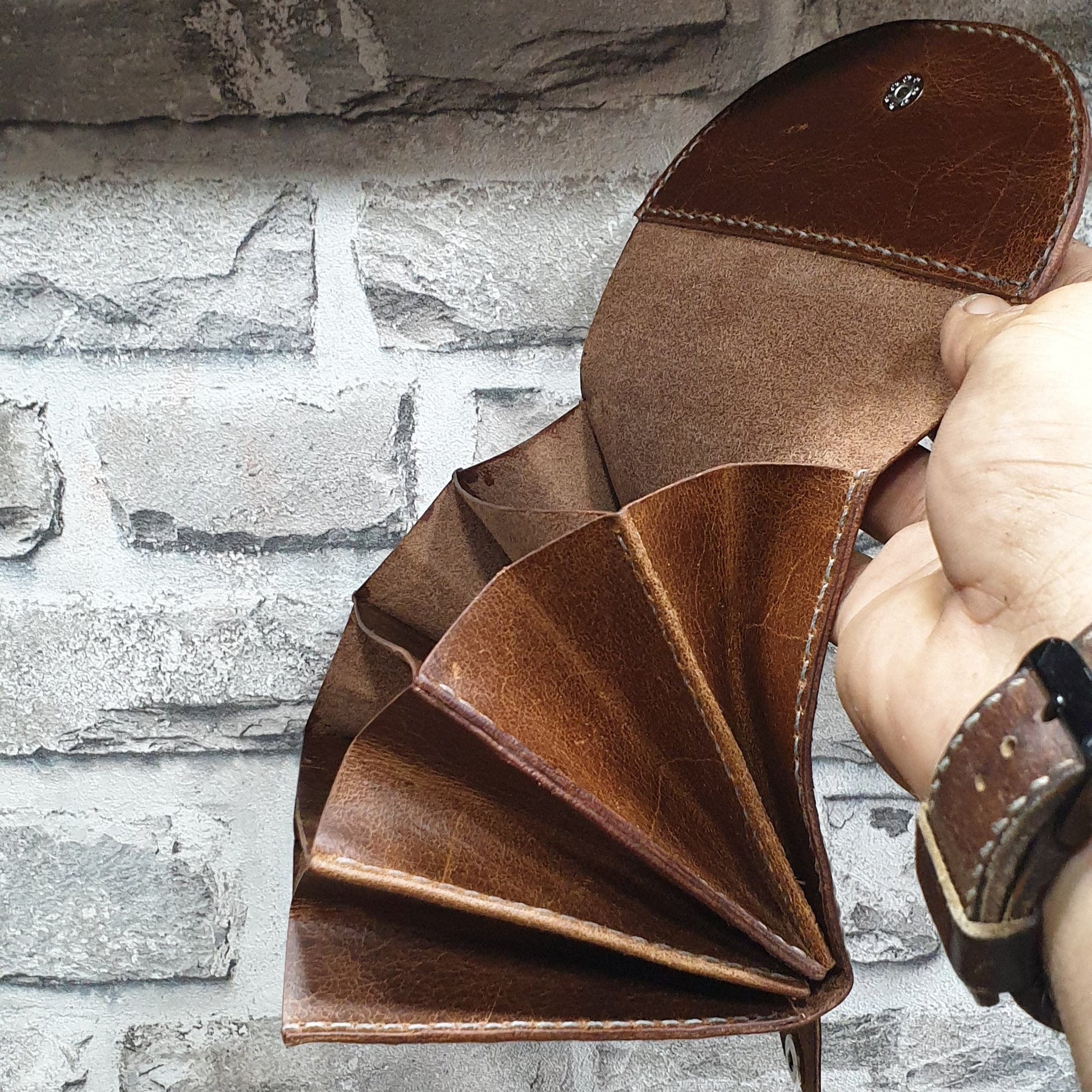 Indianleathercraft Handmade accordion pattern leather wallet