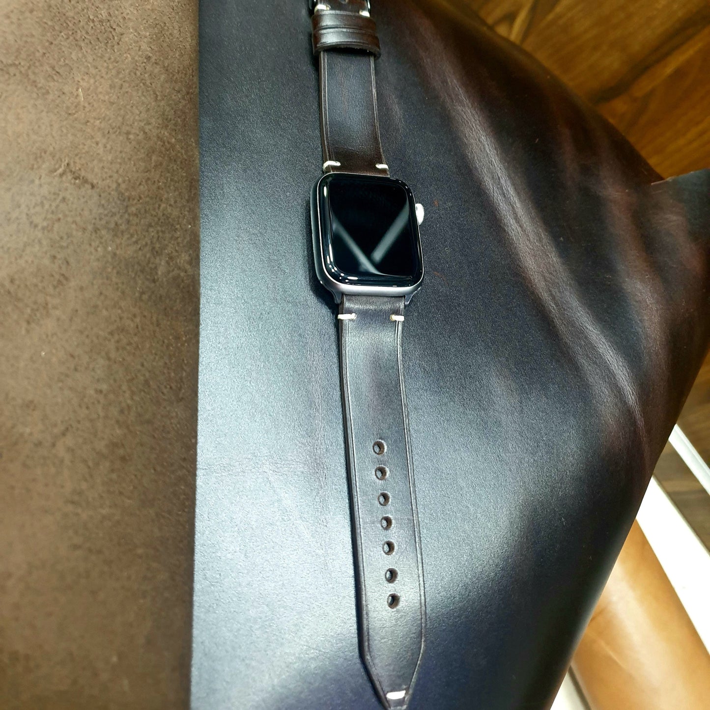 Indianleathercraft Handmade brown leather apple watch strap