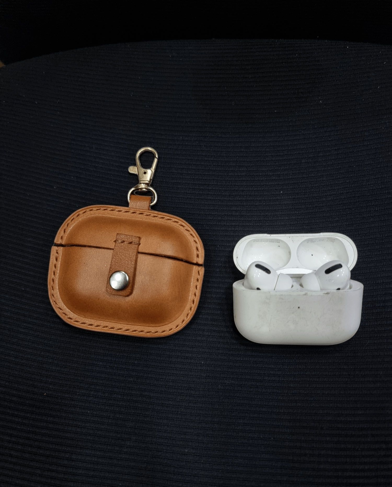 Leather case discount airpods pro