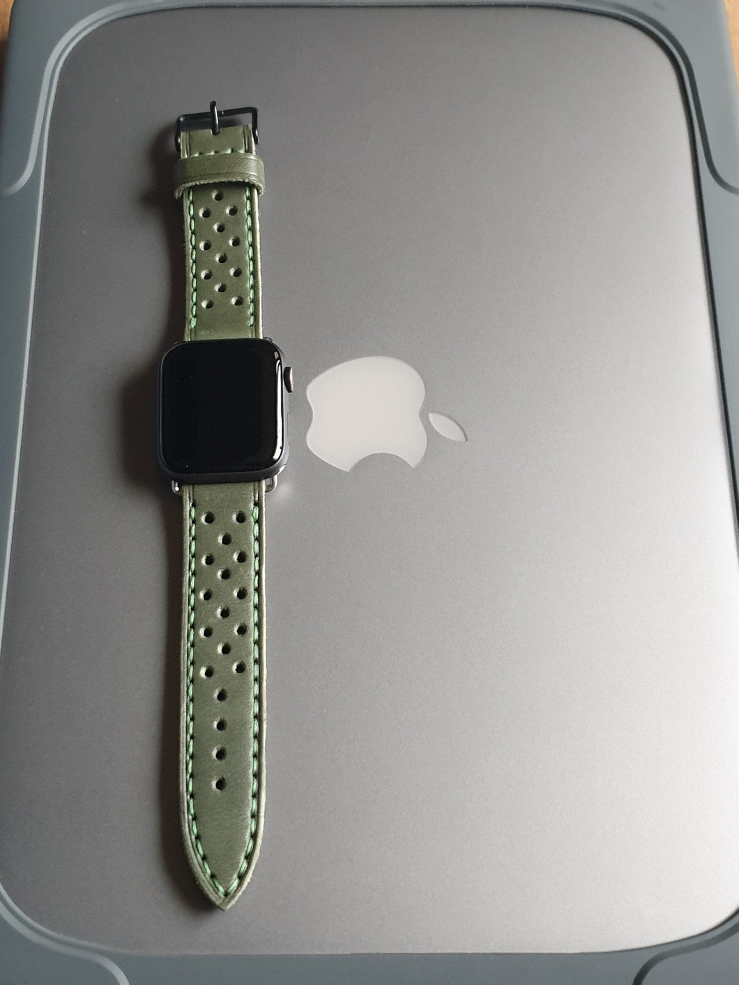 Indianleathercraft Handmade green leather apple watch strap