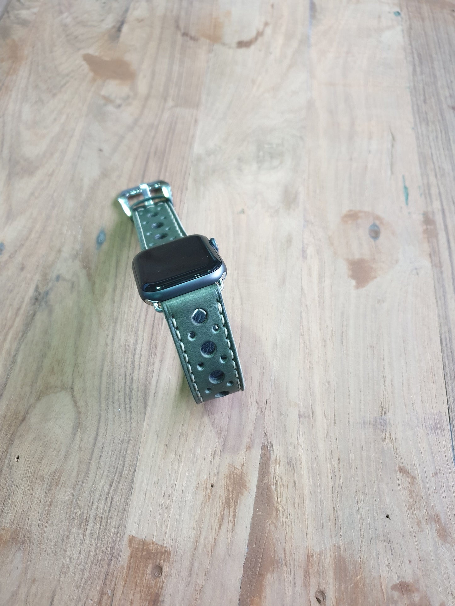 Indianleathercraft Handmade green leather apple watch strap