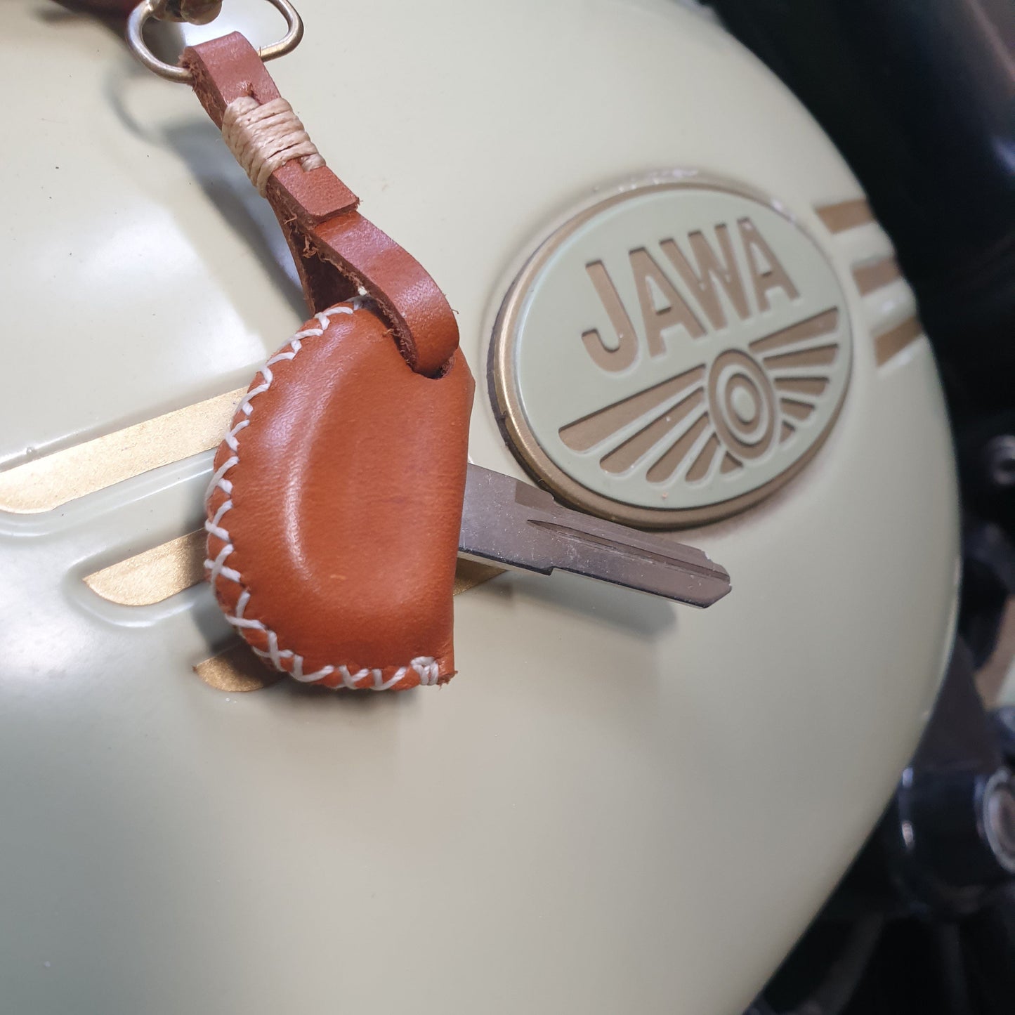 Indianleathercraft Handmade Jawa leather key cover