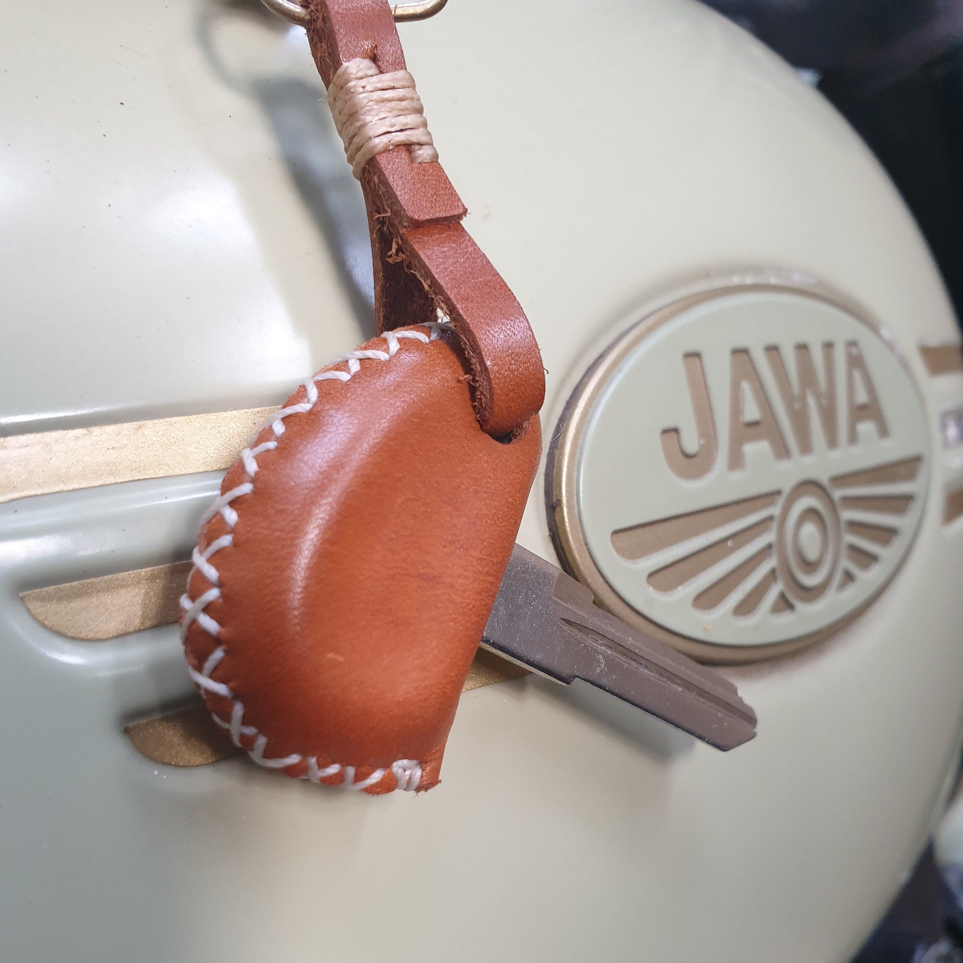 Indianleathercraft Handmade Jawa leather key cover