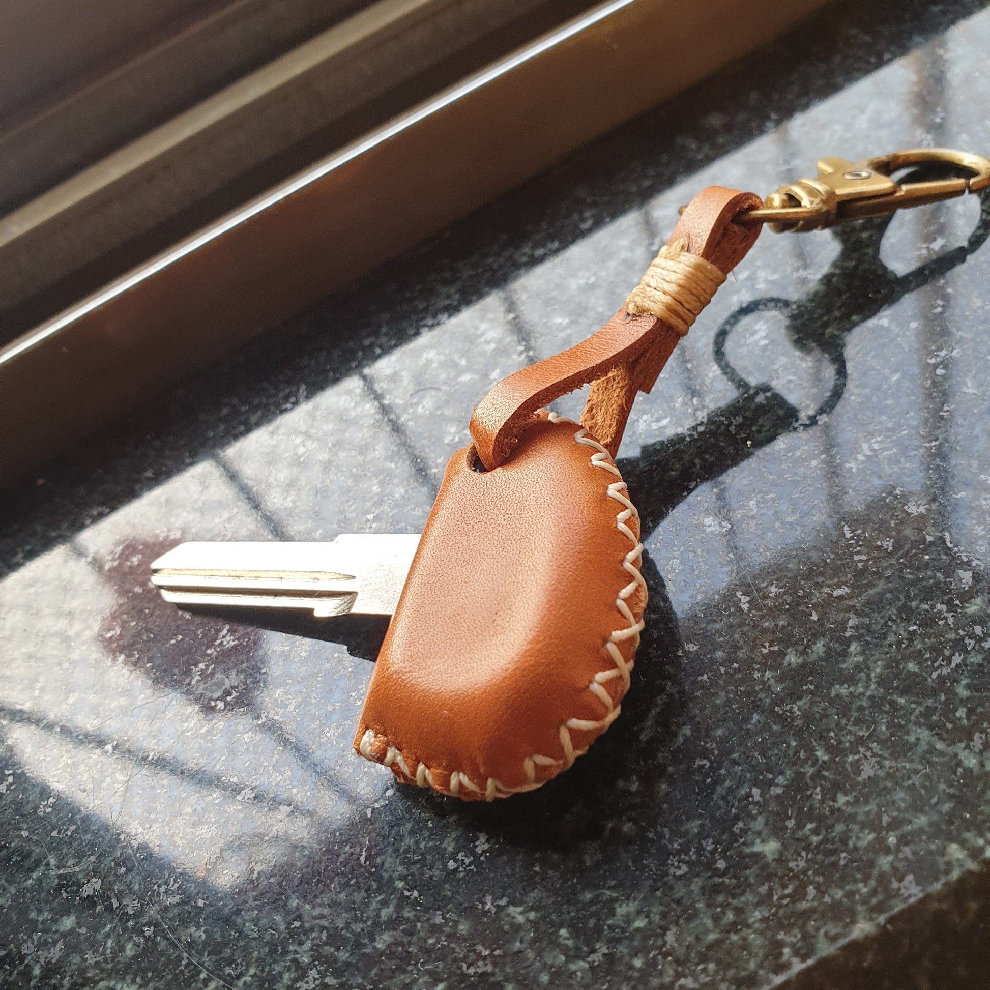 Indianleathercraft Handmade Jawa leather key cover