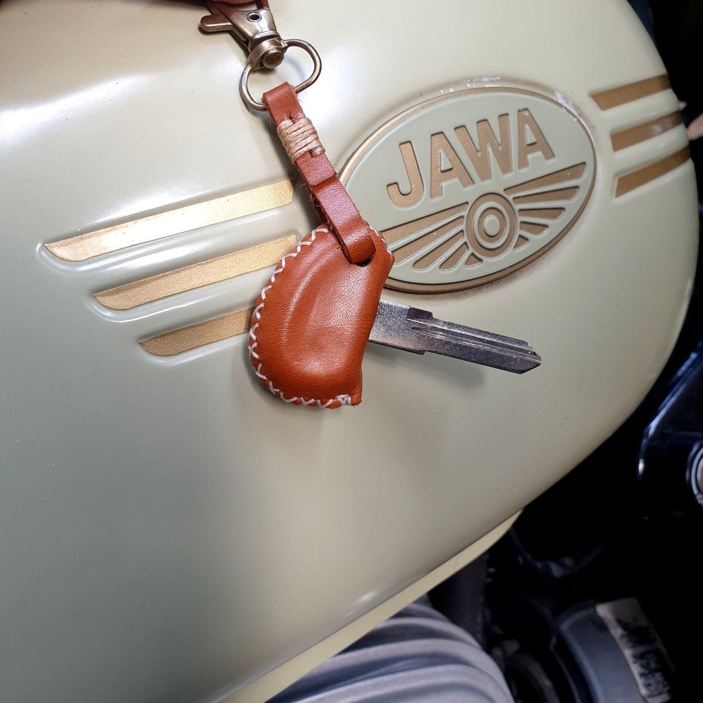 Indianleathercraft Handmade Jawa leather key cover