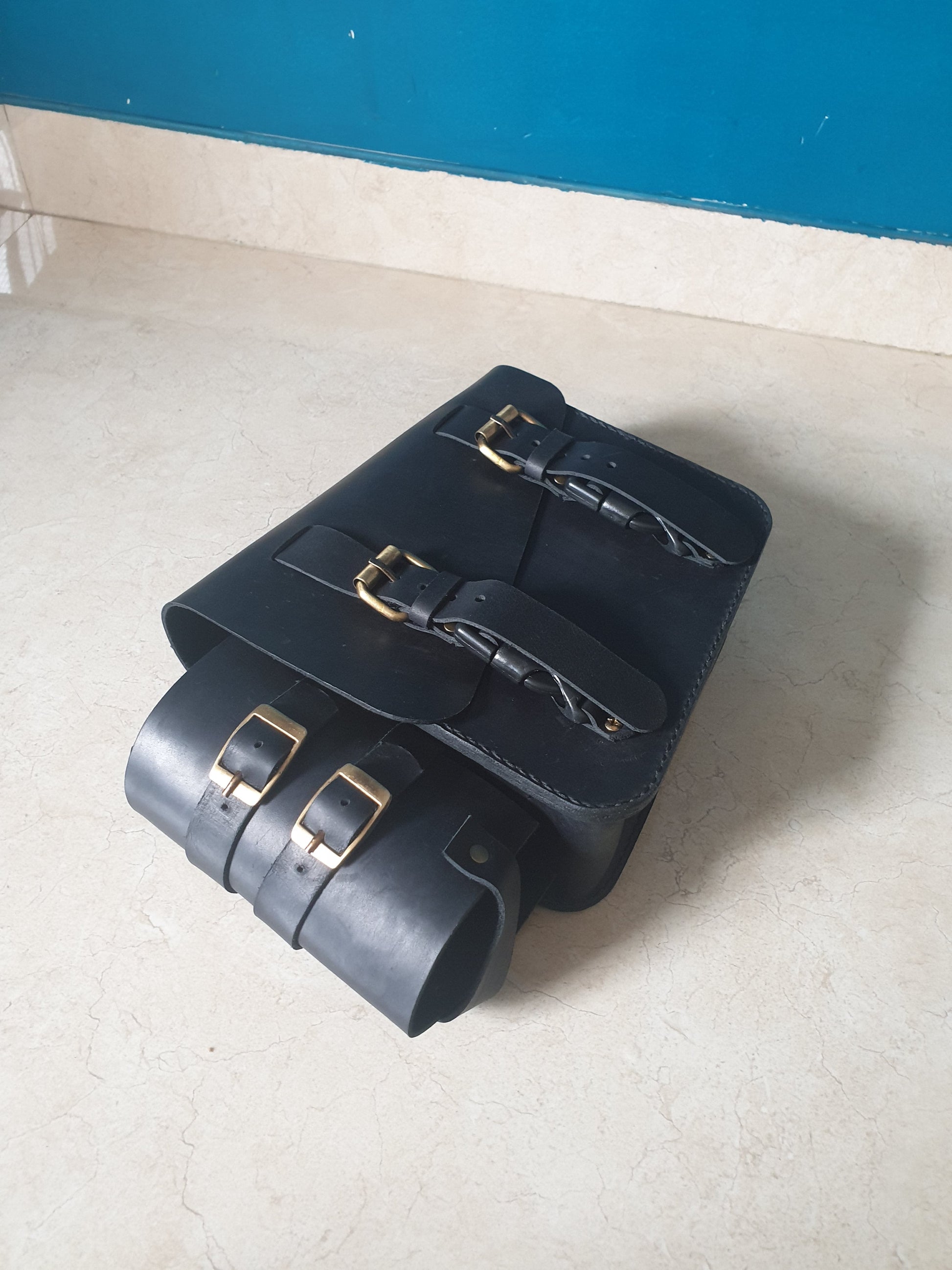 Handmade leather saddle bag for bikes