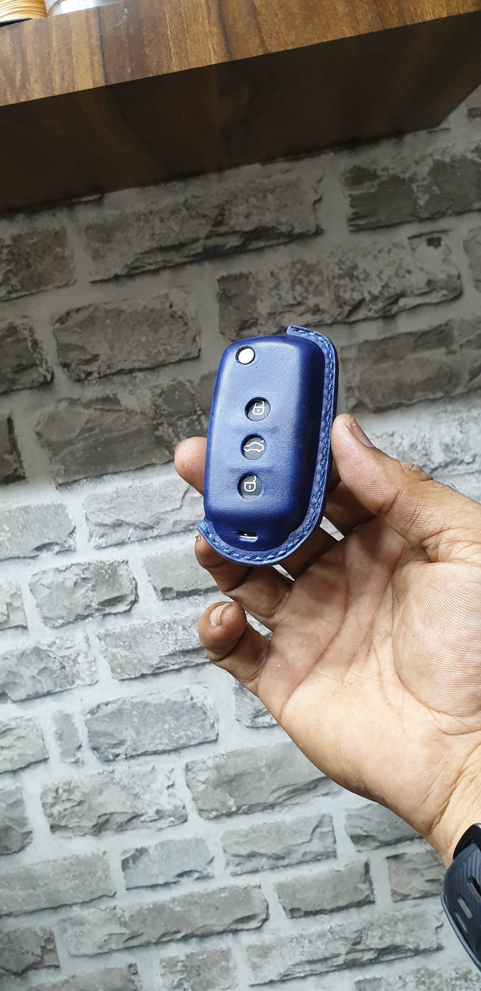 Indianleathercraft Handmade volkswagen key remote case