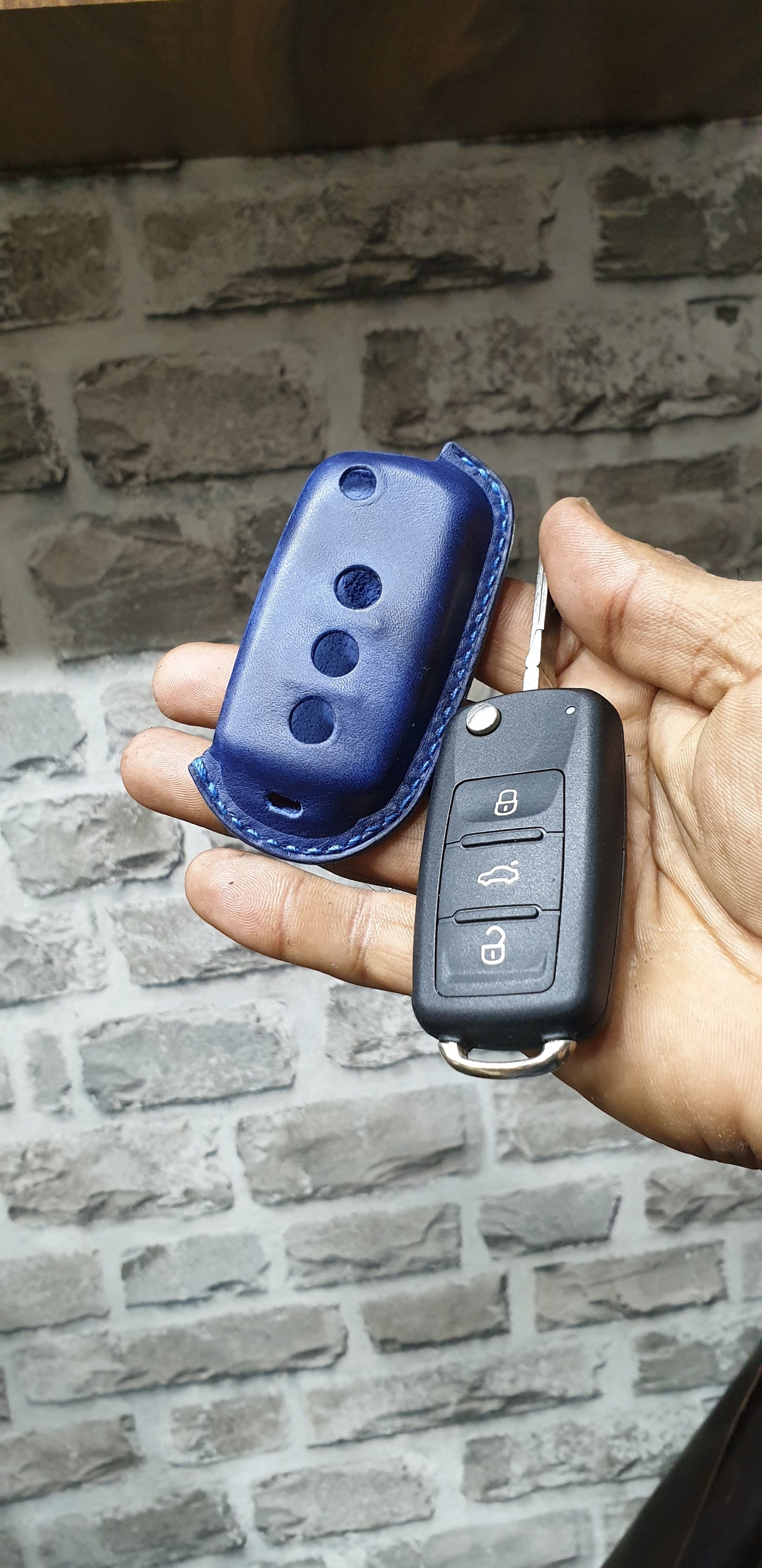 Indianleathercraft Handmade volkswagen key remote case