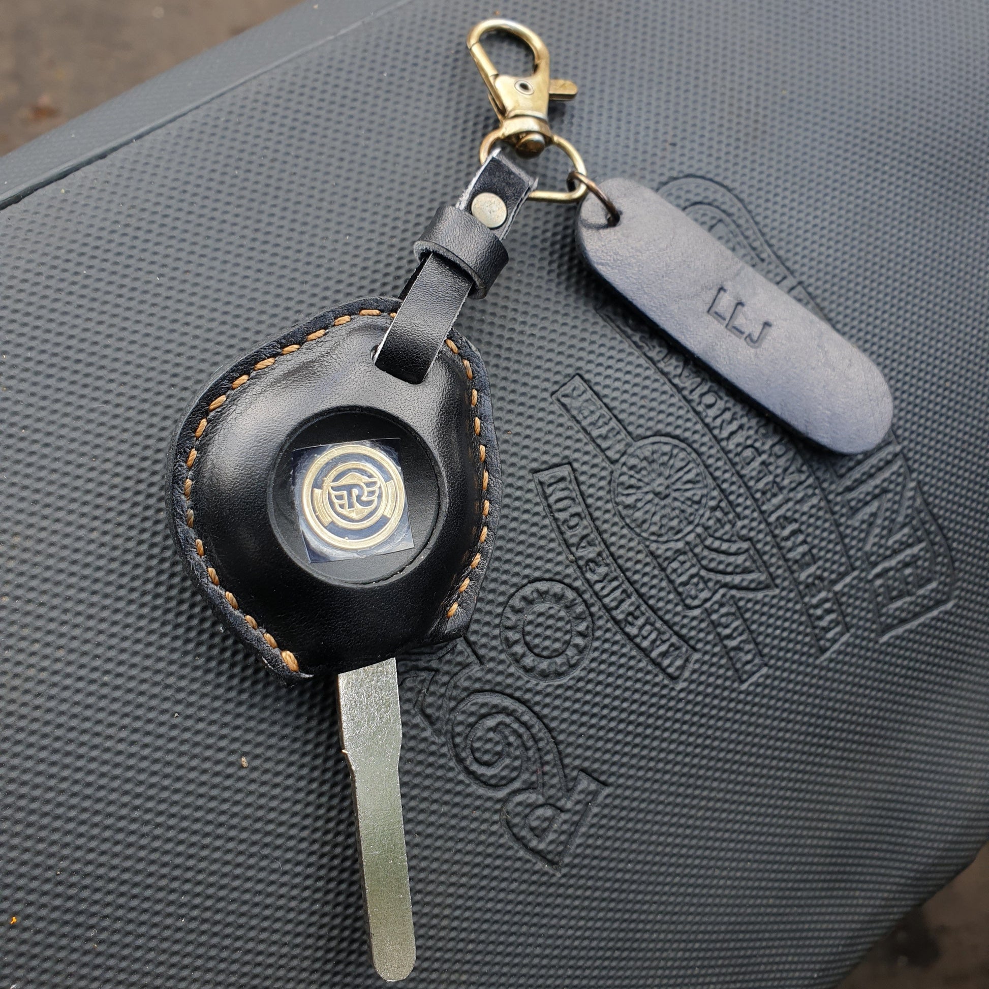 Indianleathercraft Keychains Re classic 350 black Royal enfield hunter 350 key cover