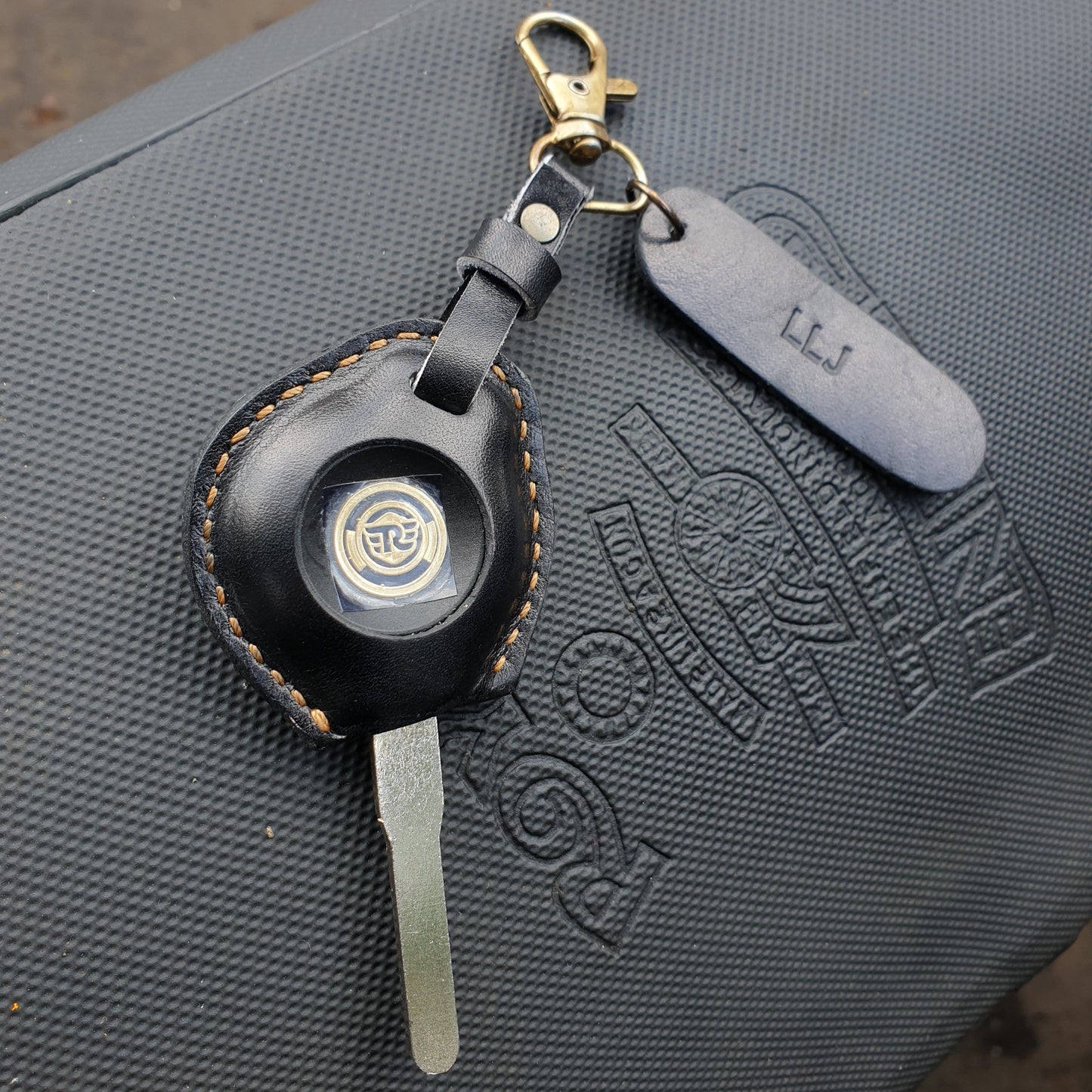 Indianleathercraft Re classic 350 black Royal enfield classic 350 key cover with key