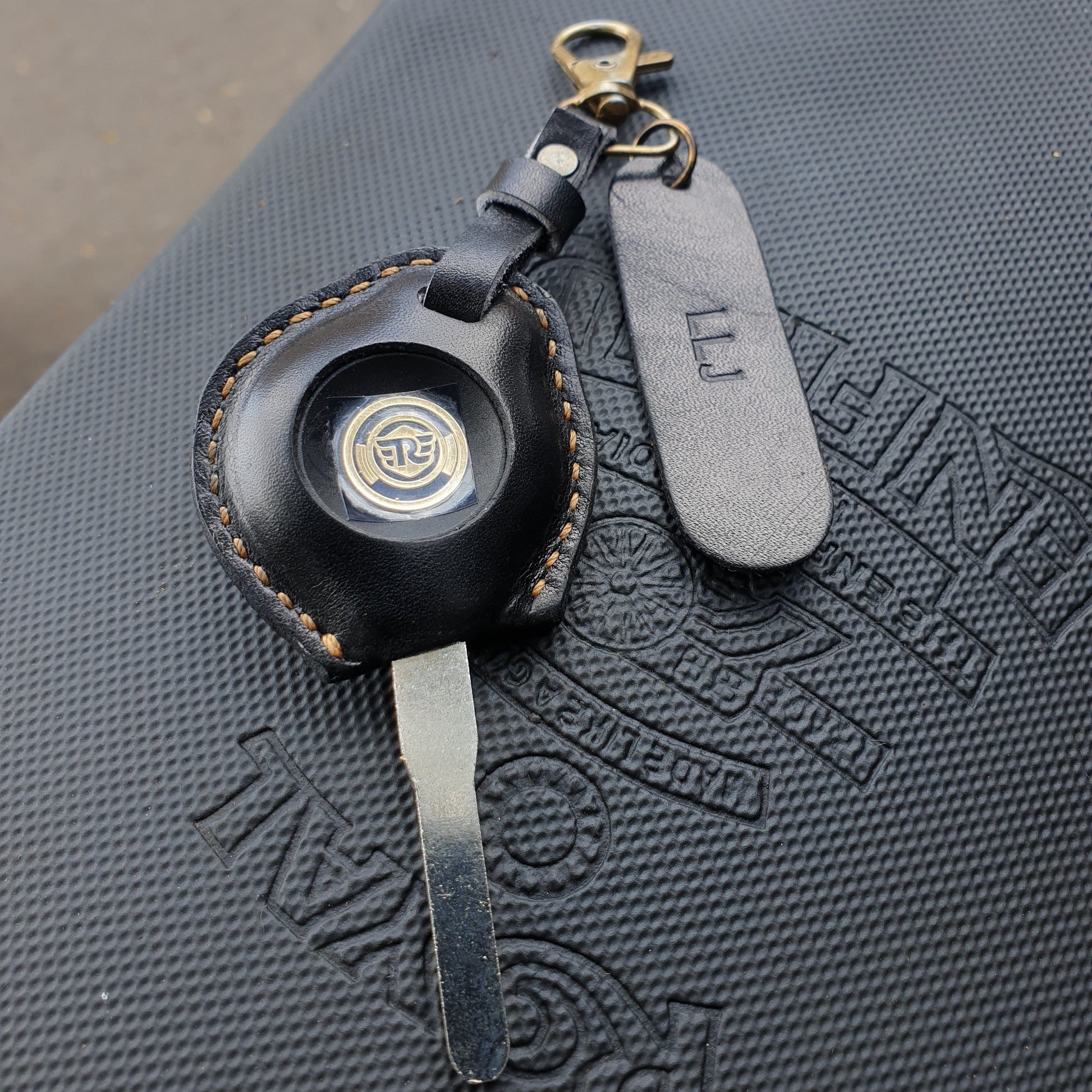 Indianleathercraft Royal enfield classic 350 key cover with key