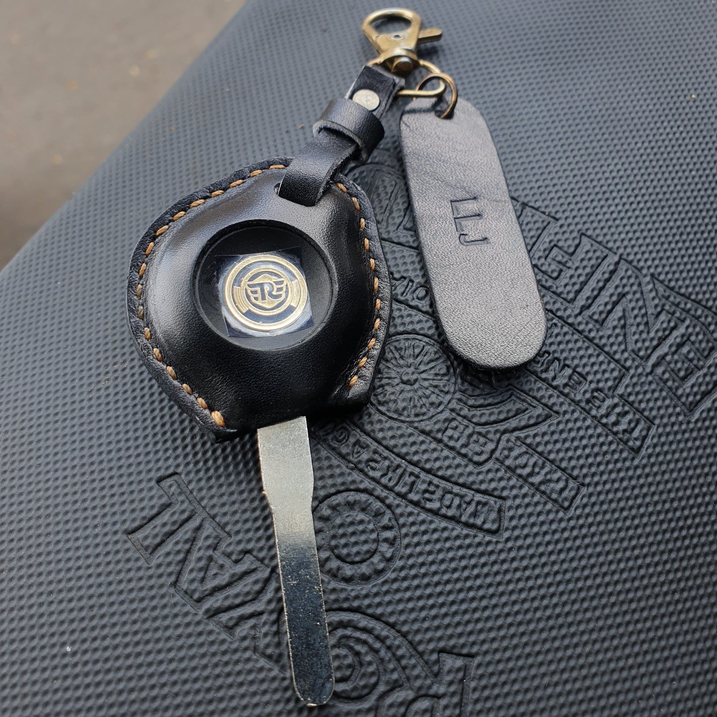 Indianleathercraft Royal Enfield Twins 650 - Interceptor 650 & Continental GT 650 leather key cover