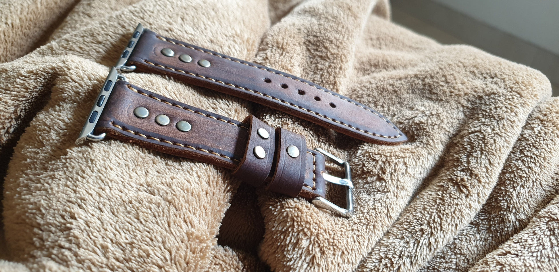 Oiltanned brown Apple watch strap - Indianleathercraft