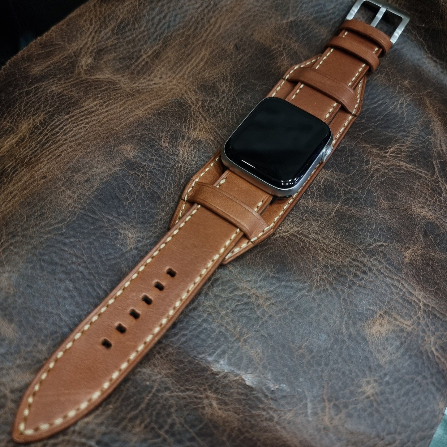 Indianleathercraft Watch Bands Series 4 / 42mm / Cognac Apple watch cuff leather strap