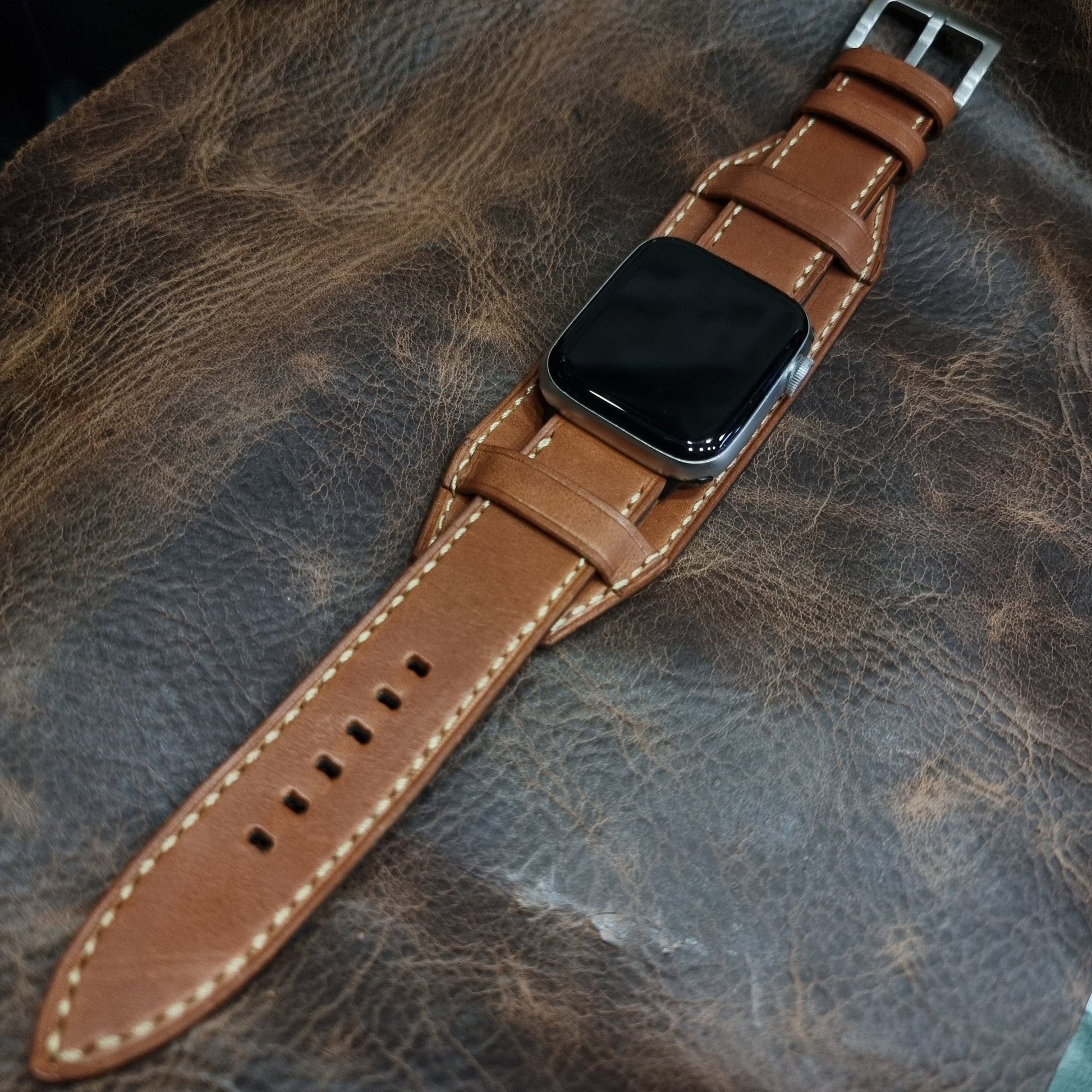 Indianleathercraft Watch Bands Series 4 / 42mm / Cognac Apple watch cuff leather strap