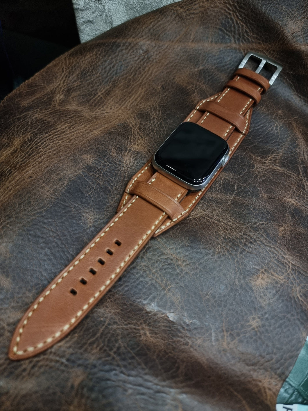 Indianleathercraft Watch Bands Series 4 / 42mm / Cognac Apple watch cuff leather strap